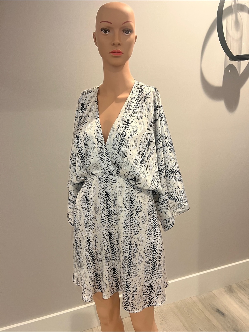 Women’s Snake-Print dress- White & Black